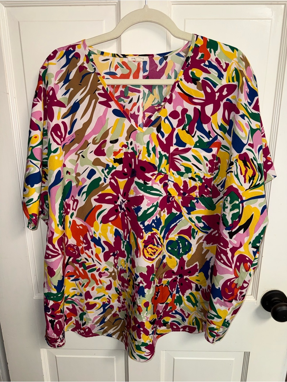 Jodifl Vibrant Multicolor Floral V-Neck Women’s Top size S. Extremely oversized